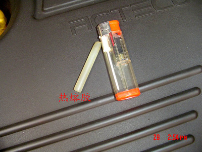 熱熔膠與漏水孔 軍車副駕漏水維修的意外發現
